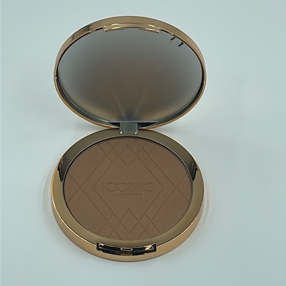 Iconic London Ultimate Bronzing Powder (NWT) - Picture 3 of 5